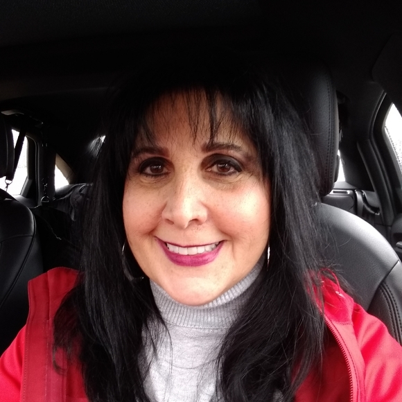 Meet your Posher, Carla - Picture 2 of 2